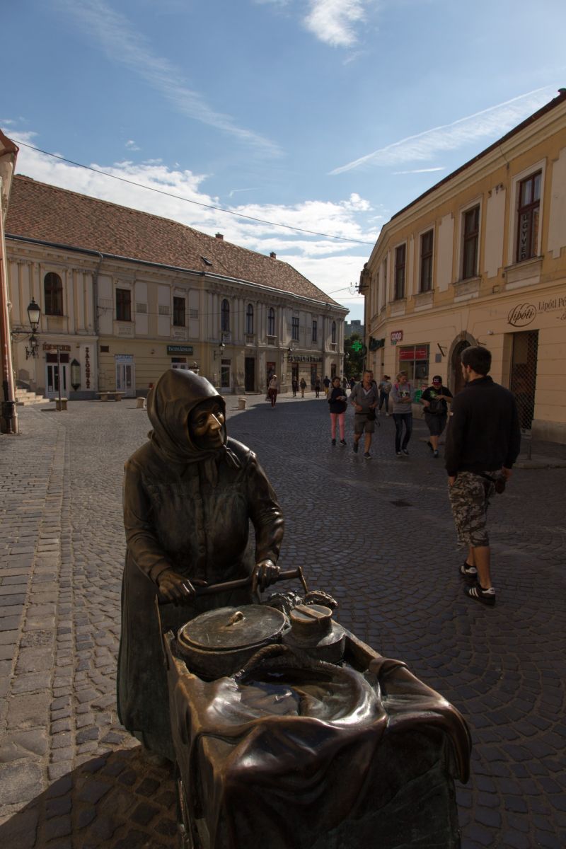 Kati néni, a fertályos asszony